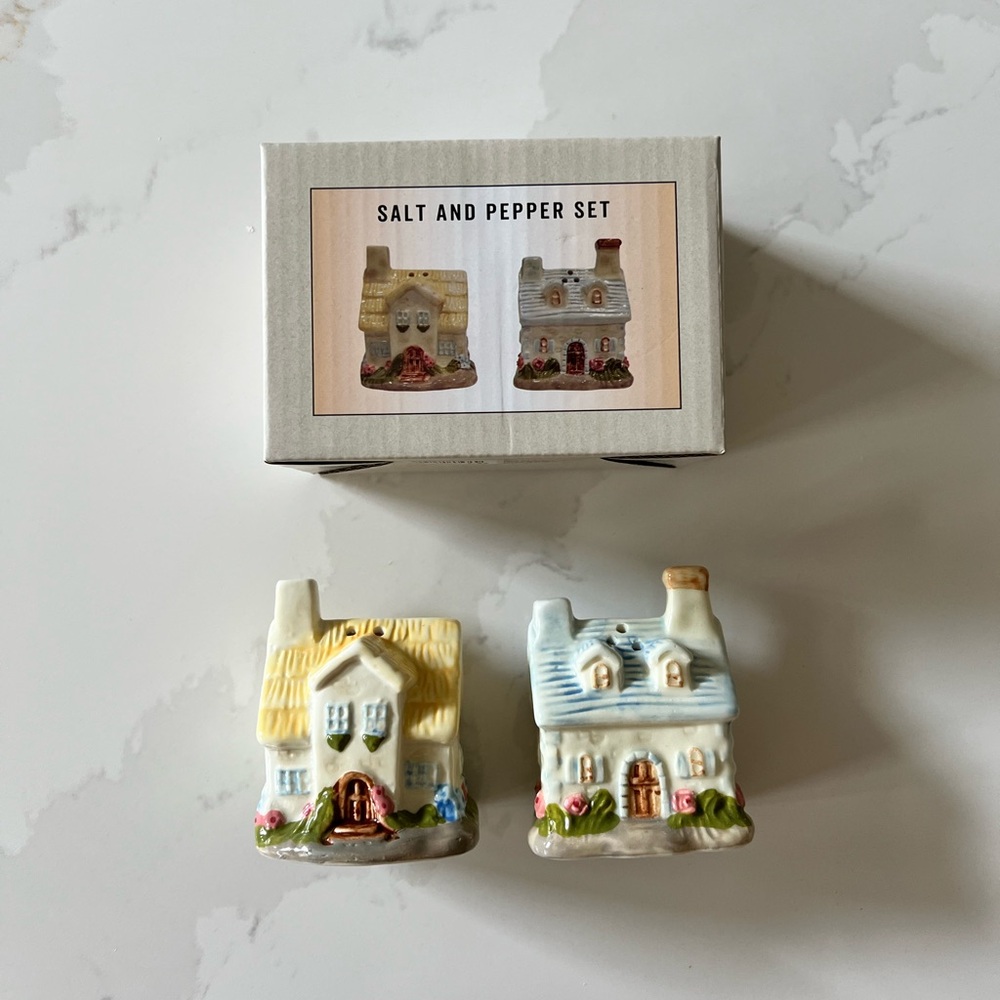 Cracker Barrel Cottage Salt & Pepper Set NIB - Picture 2 of 6